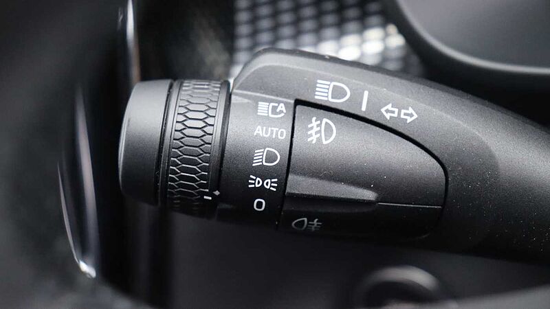 Volvo XC40 B4 (P) Black Edition Ultra (Sunroof, Pilot Assist, 20' Alloys, BLIS)