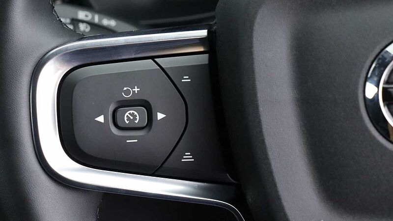 Volvo XC40 B4 (P) Black Edition Ultra (Sunroof, Pilot Assist, 20' Alloys, BLIS)