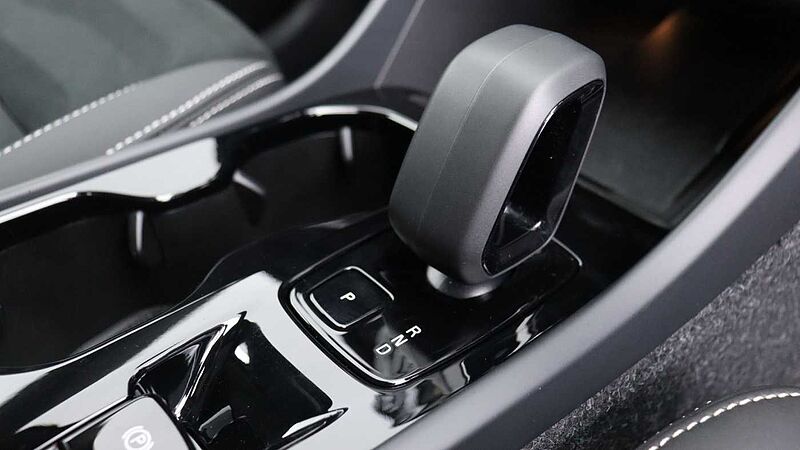 Volvo XC40 B4 (P) Black Edition Ultra (Sunroof, Pilot Assist, 20' Alloys, BLIS)