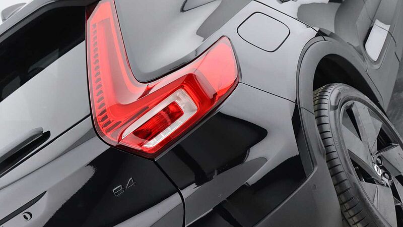 Volvo XC40 B4 (P) Black Edition Ultra (Sunroof, Pilot Assist, 20' Alloys, BLIS)