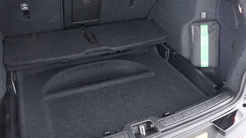 Volvo XC40 B4 (P) Black Edition Ultra (Sunroof, Pilot Assist, 20' Alloys, BLIS)