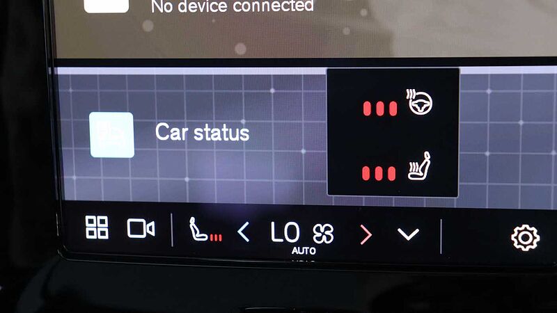 Volvo XC40 B4 (P) Black Edition Ultra (Sunroof, Pilot Assist, 20' Alloys, BLIS)