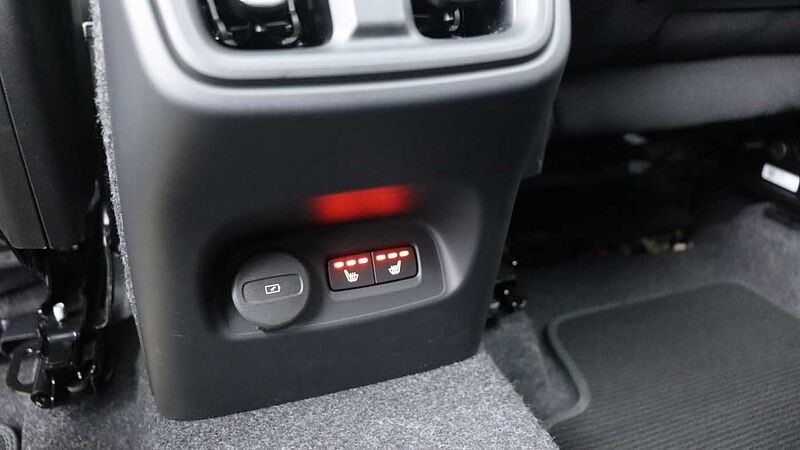 Volvo XC40 B4 (P) Black Edition Ultra (Sunroof, Pilot Assist, 20' Alloys, BLIS)
