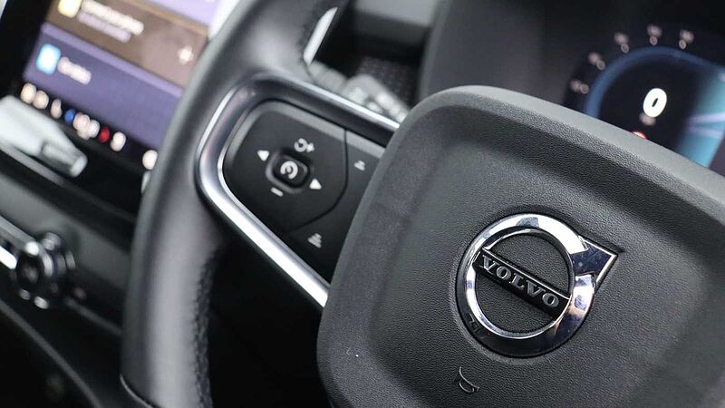 Volvo XC40 B4 (P) Black Edition Ultra (Sunroof, Pilot Assist, 20' Alloys, BLIS)