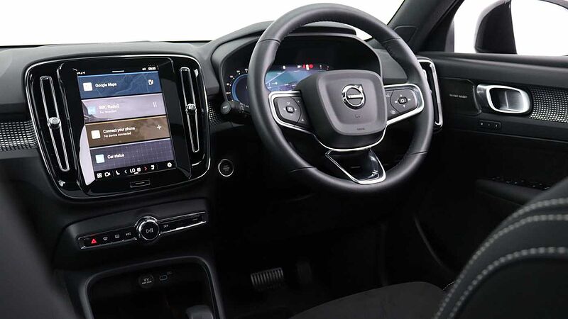 Volvo XC40 B4 (P) Black Edition Ultra (Sunroof, Pilot Assist, 20' Alloys, BLIS)