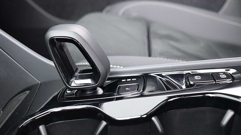 Volvo XC40 B4 (P) Black Edition Ultra (Sunroof, Pilot Assist, 20' Alloys, BLIS)