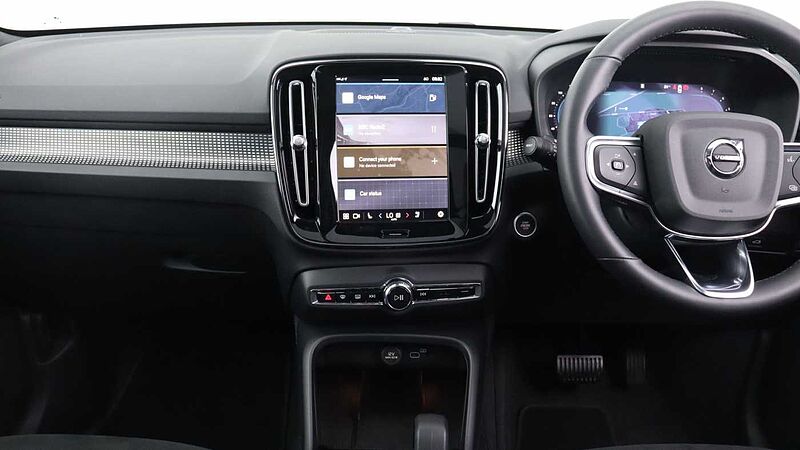 Volvo XC40 B4 (P) Black Edition Ultra (Sunroof, Pilot Assist, 20' Alloys, BLIS)