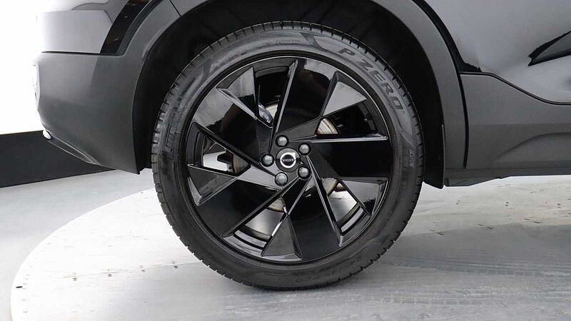 Volvo XC40 B3 (P) Black Edition Ultra (Sunroof, Pilot Assist, BLIS, Heated Seats)