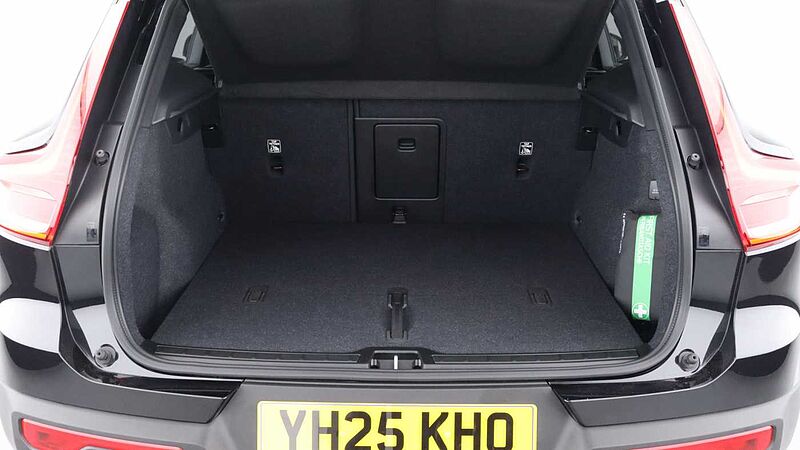 Volvo XC40 B3 (P) Black Edition Ultra (Sunroof, Pilot Assist, BLIS, Heated Seats)