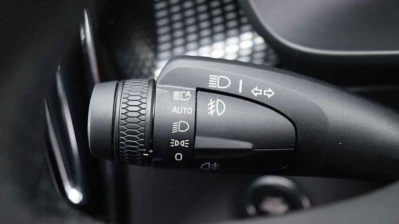 Volvo XC40 B3 (P) Black Edition Ultra (Sunroof, Pilot Assist, BLIS, Heated Seats)