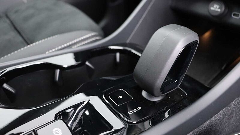Volvo XC40 B3 (P) Black Edition Ultra (Sunroof, Pilot Assist, BLIS, Heated Seats)