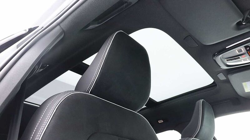 Volvo XC40 B3 (P) Black Edition Ultra (Sunroof, Pilot Assist, BLIS, Heated Seats)