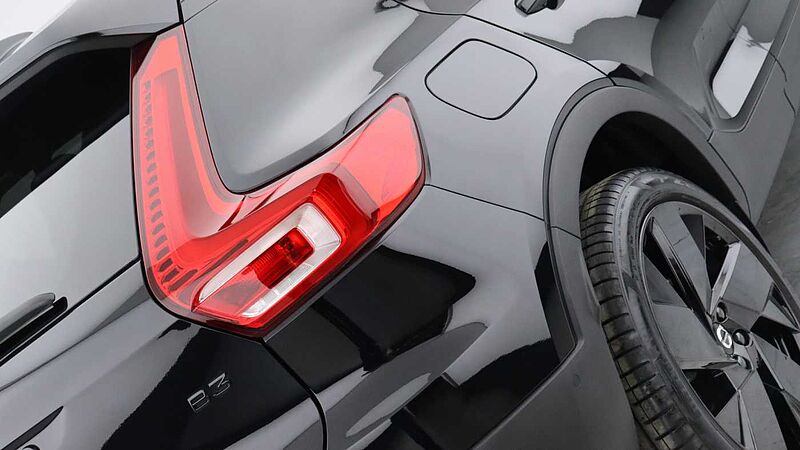 Volvo XC40 B3 (P) Black Edition Ultra (Sunroof, Pilot Assist, BLIS, Heated Seats)