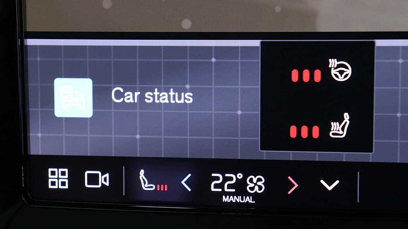 Volvo XC40 B3 (P) Black Edition Ultra (Sunroof, Pilot Assist, BLIS, Heated Seats)