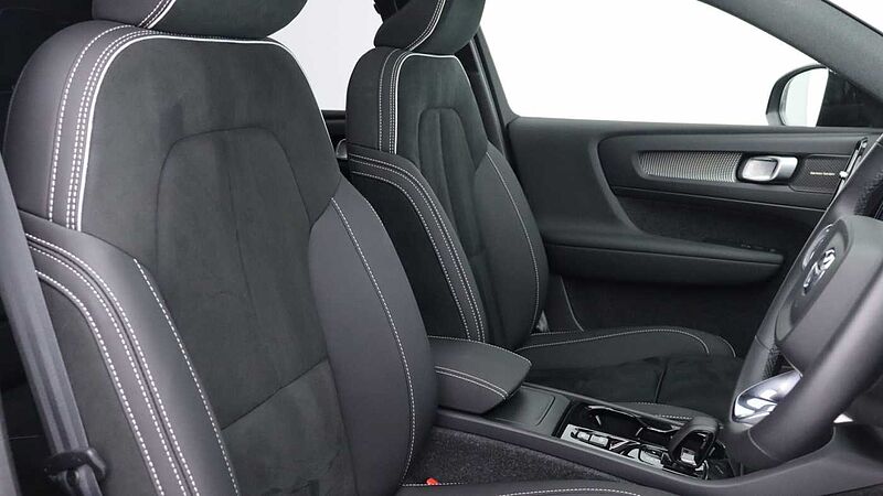 Volvo XC40 B3 (P) Black Edition Ultra (Sunroof, Pilot Assist, BLIS, Heated Seats)