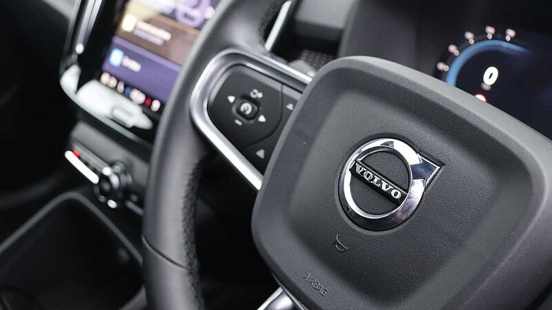 Volvo XC40 B3 (P) Black Edition Ultra (Sunroof, Pilot Assist, BLIS, Heated Seats)