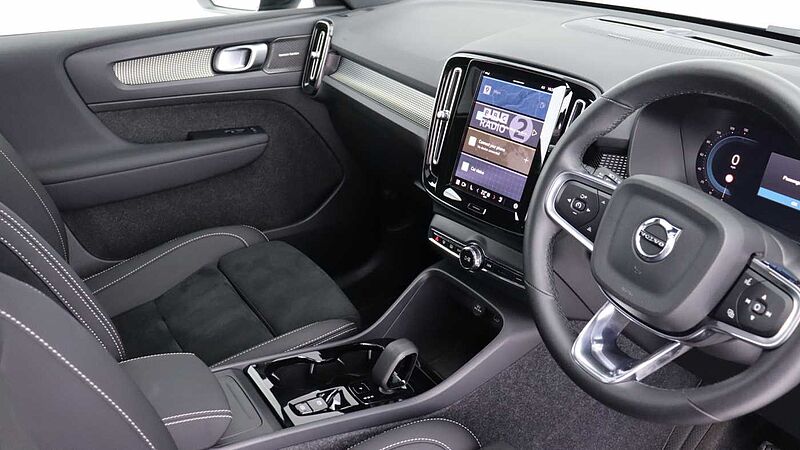 Volvo XC40 B3 (P) Black Edition Ultra (Sunroof, Pilot Assist, BLIS, Heated Seats)