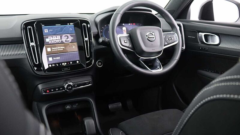 Volvo XC40 B3 (P) Black Edition Ultra (Sunroof, Pilot Assist, BLIS, Heated Seats)