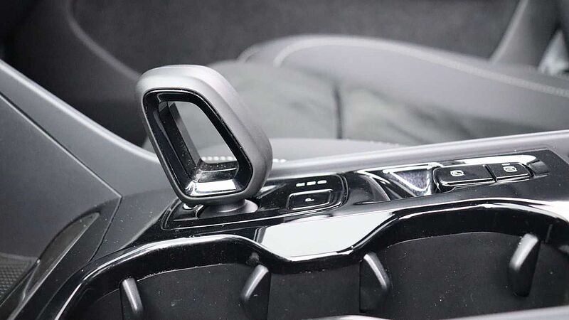 Volvo XC40 B3 (P) Black Edition Ultra (Sunroof, Pilot Assist, BLIS, Heated Seats)