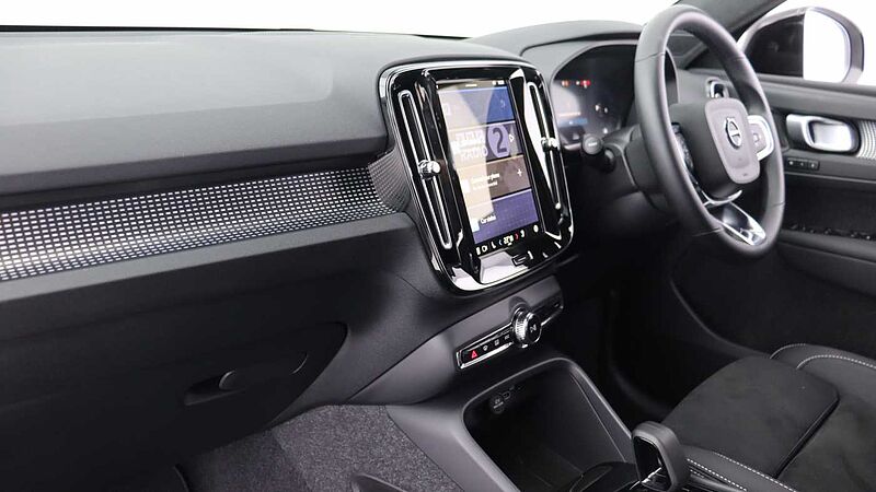 Volvo XC40 B3 (P) Black Edition Ultra (Sunroof, Pilot Assist, BLIS, Heated Seats)