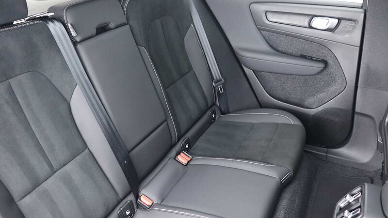 Volvo XC40 B3 (P) Black Edition Ultra (Sunroof, Pilot Assist, BLIS, Heated Seats)