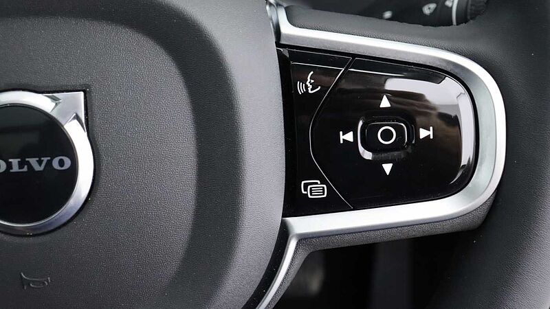 Volvo XC90 T8 PHEV AWD Ultra Dark (Sunroof, Seat Massage, 22' Alloys, Pilot Assist)