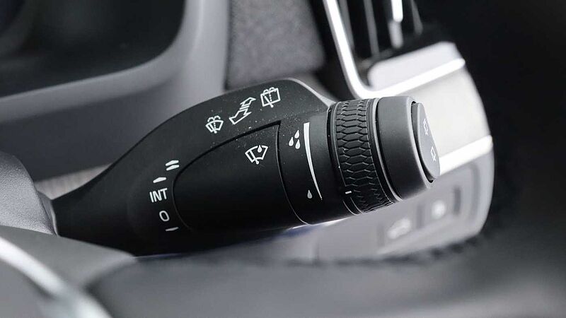 Volvo XC90 T8 PHEV AWD Ultra Dark (Sunroof, Seat Massage, 22' Alloys, Pilot Assist)