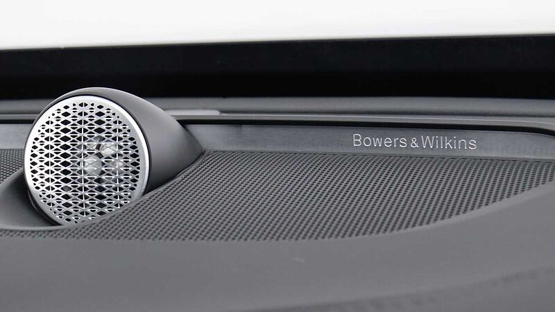 Volvo XC90 T8 PHEV AWD Ultra Dark (Sunroof, Seat Massage, 22' Alloys, Pilot Assist)