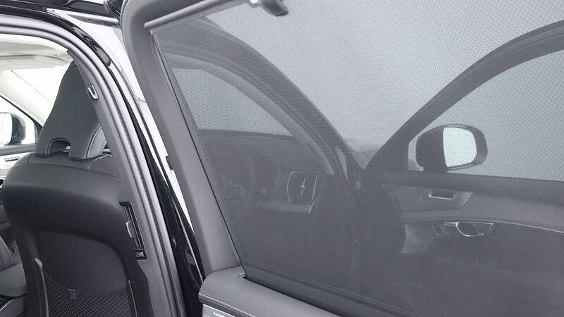 Volvo XC90 T8 PHEV AWD Ultra Dark (Sunroof, Seat Massage, 22' Alloys, Pilot Assist)