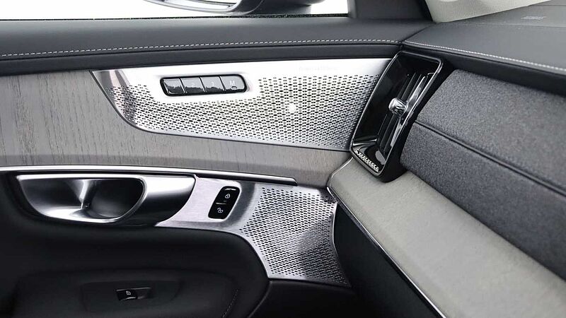 Volvo XC90 T8 PHEV AWD Ultra Dark (Sunroof, Seat Massage, 22' Alloys, Pilot Assist)