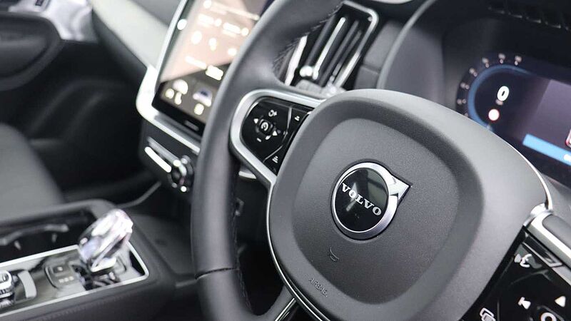 Volvo XC90 T8 PHEV AWD Ultra Dark (Sunroof, Seat Massage, 22' Alloys, Pilot Assist)