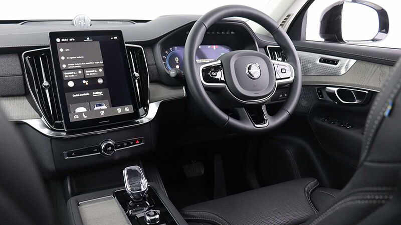 Volvo XC90 T8 PHEV AWD Ultra Dark (Sunroof, Seat Massage, 22' Alloys, Pilot Assist)