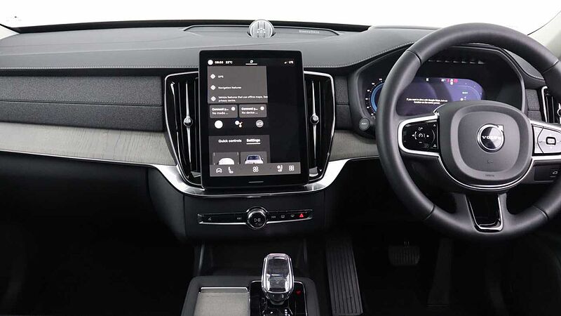 Volvo XC90 T8 PHEV AWD Ultra Dark (Sunroof, Seat Massage, 22' Alloys, Pilot Assist)