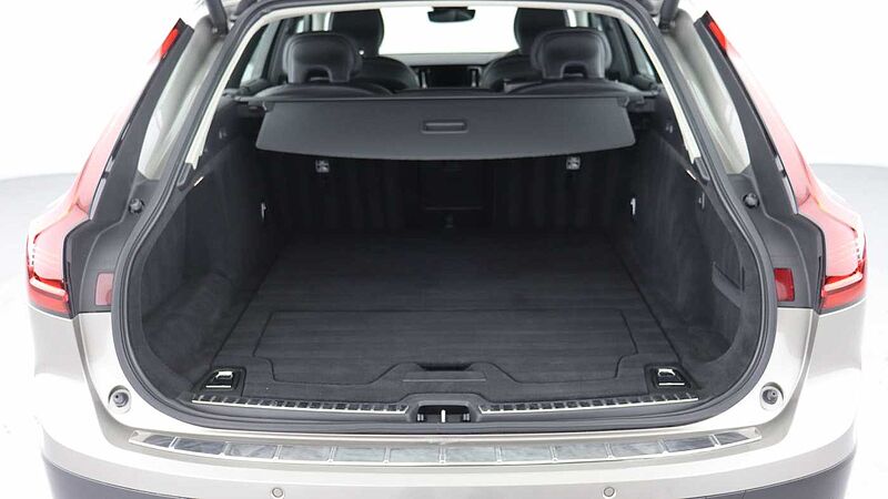 Volvo V90 Cross Country B5 (P) AWD (Rear Camera, Heated Seats, Pilot Assist, BLIS)