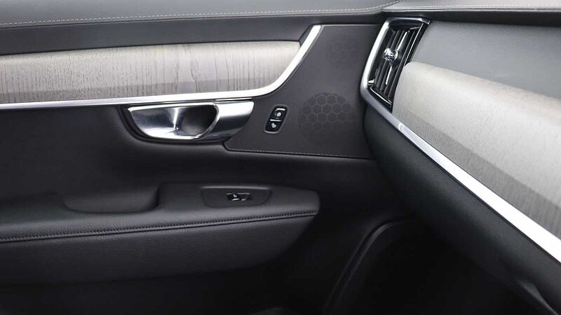 Volvo V90 Cross Country B5 (P) AWD (Rear Camera, Heated Seats, Pilot Assist, BLIS)