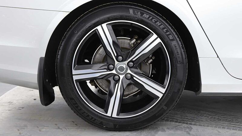 Volvo S90 D4 R-Design Auto (Winter Pack, Rear Camera, Heated Seats, Pilot Assist)