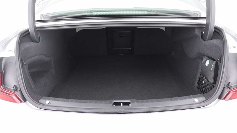 Volvo S90 D4 R-Design Auto (Winter Pack, Rear Camera, Heated Seats, Pilot Assist)