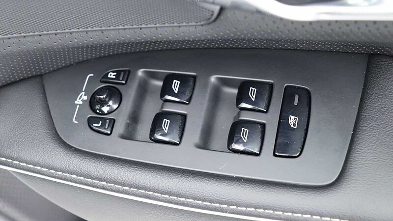 Volvo S90 D4 R-Design Auto (Winter Pack, Rear Camera, Heated Seats, Pilot Assist)