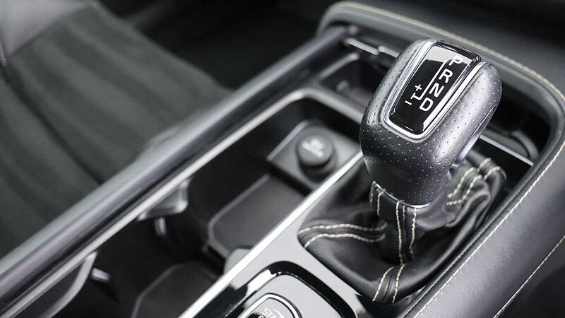 Volvo S90 D4 R-Design Auto (Winter Pack, Rear Camera, Heated Seats, Pilot Assist)