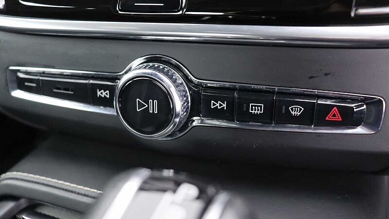 Volvo S90 D4 R-Design Auto (Winter Pack, Rear Camera, Heated Seats, Pilot Assist)