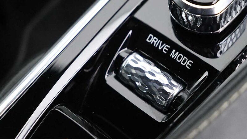 Volvo S90 D4 R-Design Auto (Winter Pack, Rear Camera, Heated Seats, Pilot Assist)