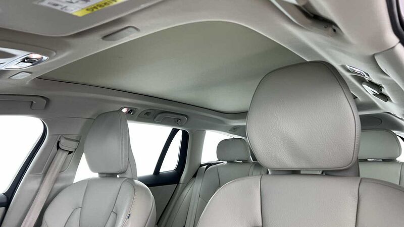 Volvo V60 Cross Country B5 (P) AWD (Blond Leather, Lounge Pack, Sunroof, Harman/Kardon Sound)
