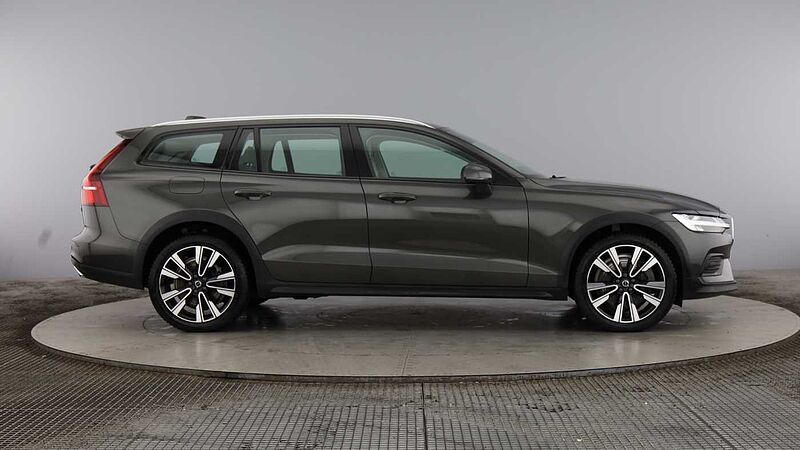 Volvo V60 Cross Country B5 (P) AWD (Blond Leather, Lounge Pack, Sunroof, Harman/Kardon Sound)