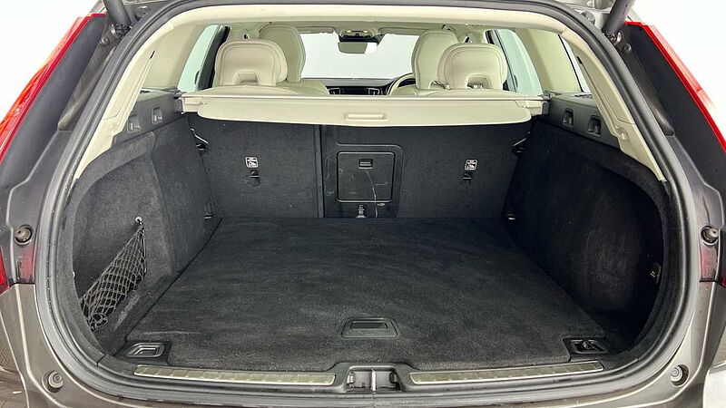 Volvo V60 Cross Country B5 (P) AWD (Blond Leather, Lounge Pack, Sunroof, Harman/Kardon Sound)