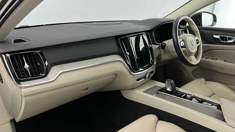 Volvo V60 Cross Country B5 (P) AWD (Blond Leather, Lounge Pack, Sunroof, Harman/Kardon Sound)