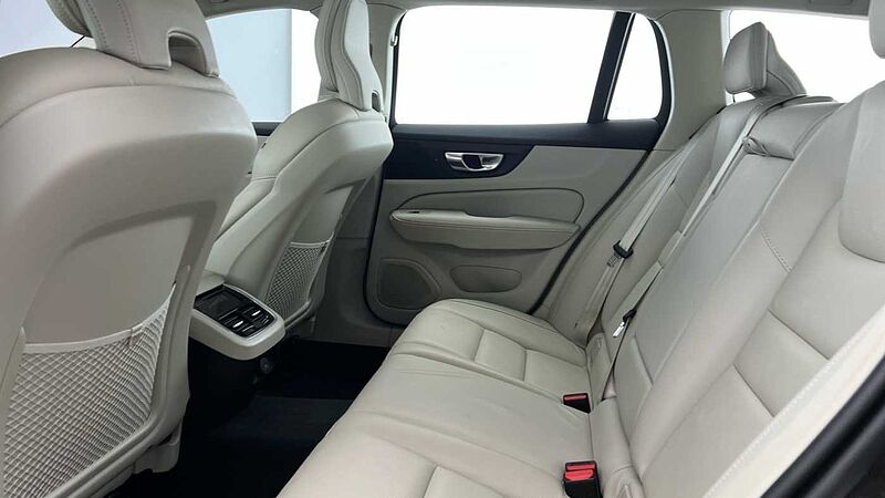 Volvo V60 Cross Country B5 (P) AWD (Blond Leather, Lounge Pack, Sunroof, Harman/Kardon Sound)