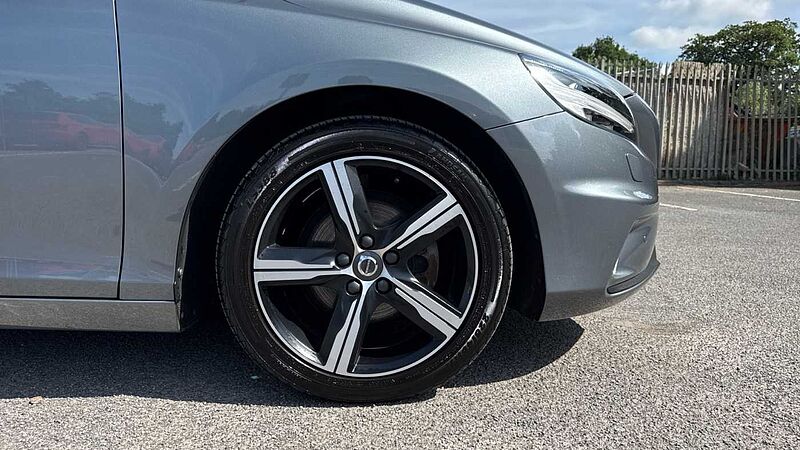 Volvo V40 D2 [122] R DESIGN Edition 5dr Diesel Hatchback