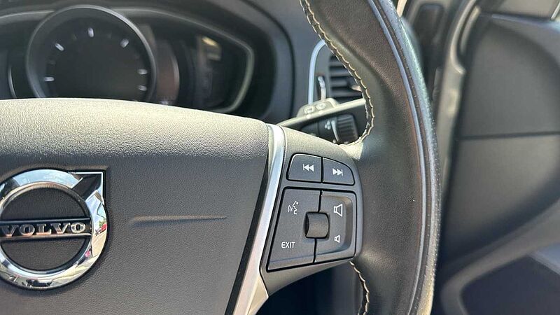 Volvo V40 D2 [122] R DESIGN Edition 5dr Diesel Hatchback