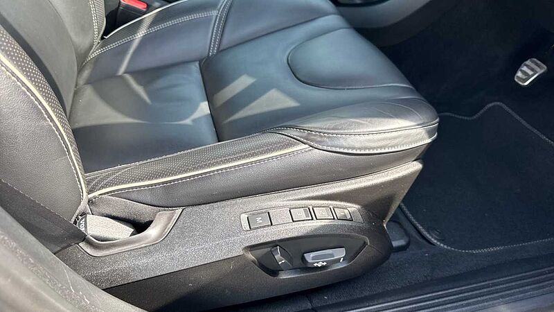 Volvo V40 D2 [122] R DESIGN Edition 5dr Diesel Hatchback
