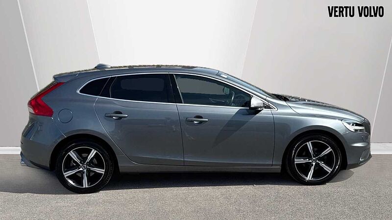 Volvo V40 D2 [122] R DESIGN Edition 5dr Diesel Hatchback